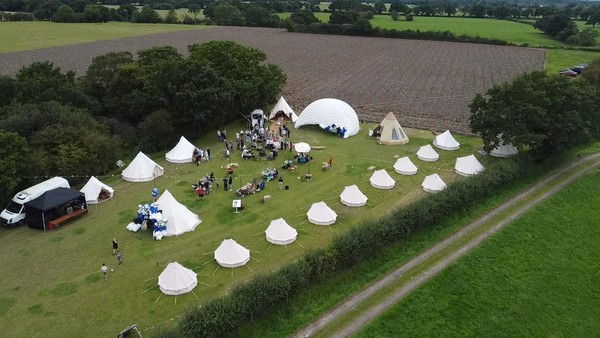 Glampsite tent / bedding / decorations