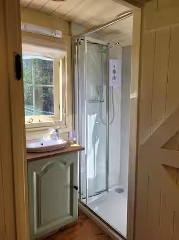 Fully Equipped Shepherds Hut Fully Equipped Shepherds Hut