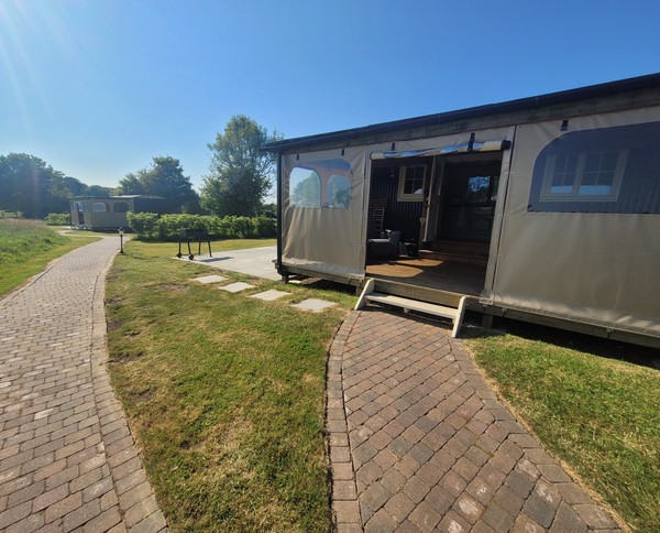 Second Hand 2x Shepherds Hut With Lean-to Veranda Second Hand 2x Shepherds Hut With Lean-to Veranda