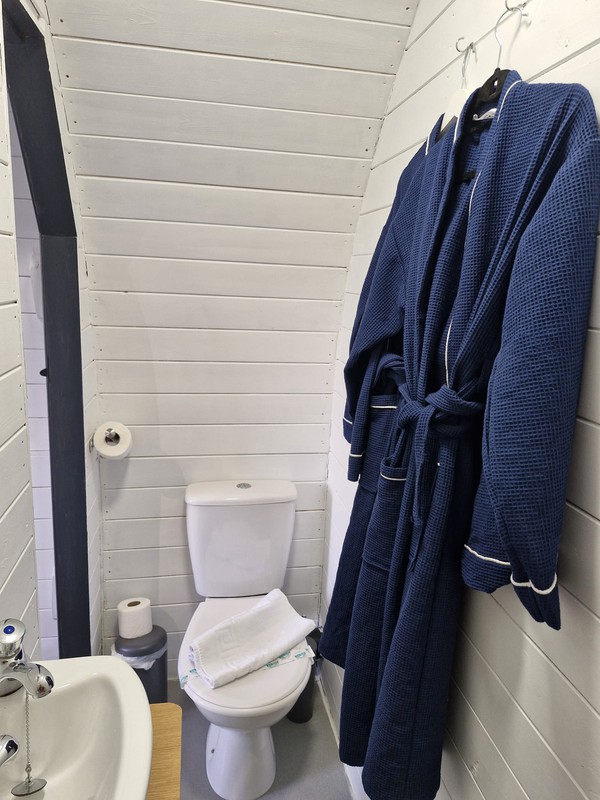 Second Hand Glamping Pod With Shower