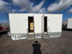 Second Hand Used 8 Bay Peagreen Toilet Trailer For Sale