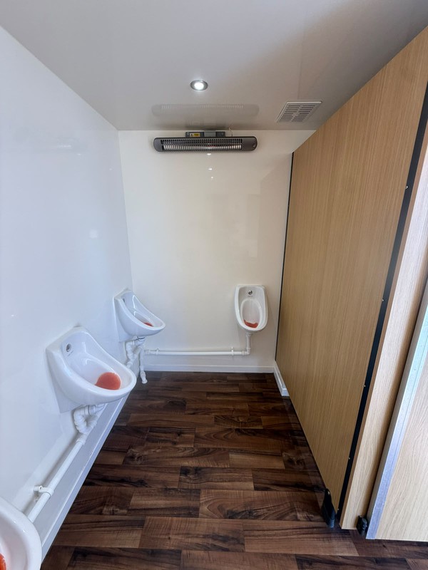 4 + 2 Peagreen Toilet Trailer 4 + 2 Peagreen Toilet Trailer