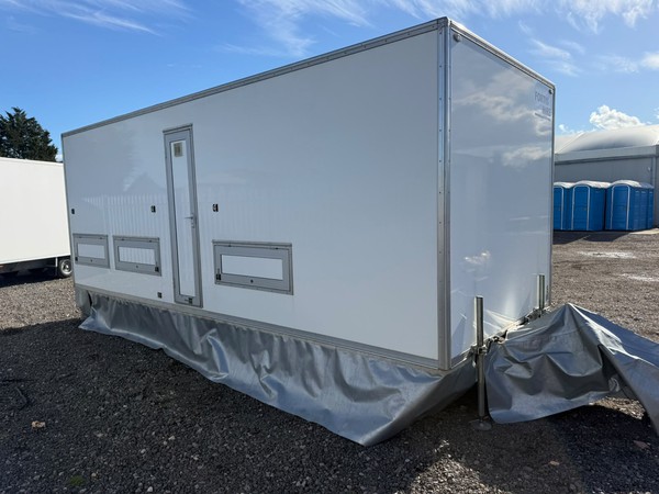 Second Hand 4 + 2 Peagreen Toilet Trailer For Sale Second Hand 4 + 2 Peagreen Toilet Trailer For Sale