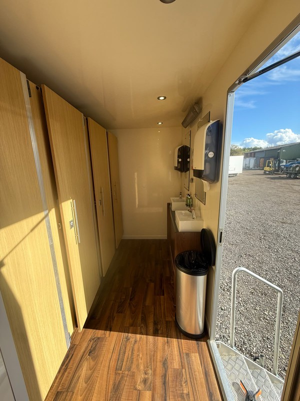 Used 4 + 2 Peagreen Toilet Trailer Used 4 + 2 Peagreen Toilet Trailer