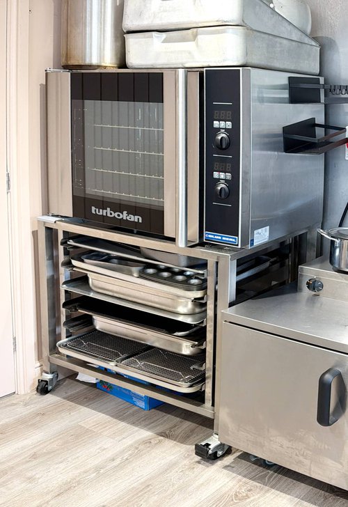 Blue Seal Turbofan E31D4 Electric Convection Oven & Stand for sale
