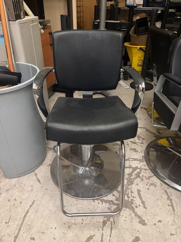 8x Barber Chairs for sale 8x Barber Chairs for sale