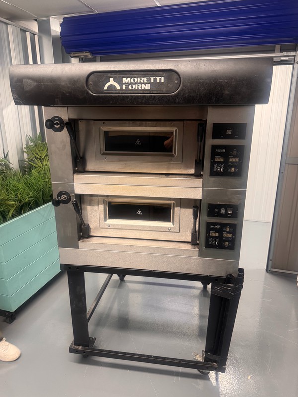 Moretti Forni P60 Electric 2 Deck Pizza Oven & Stand