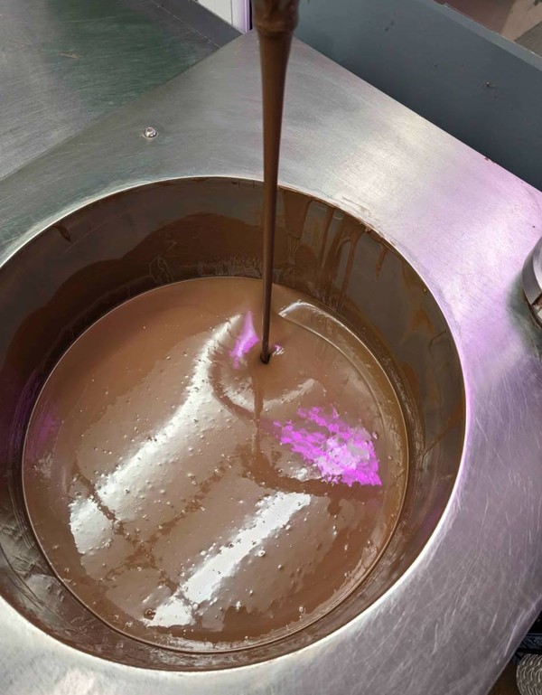 Large chocolate tempering machine for sale Large chocolate tempering machine for sale