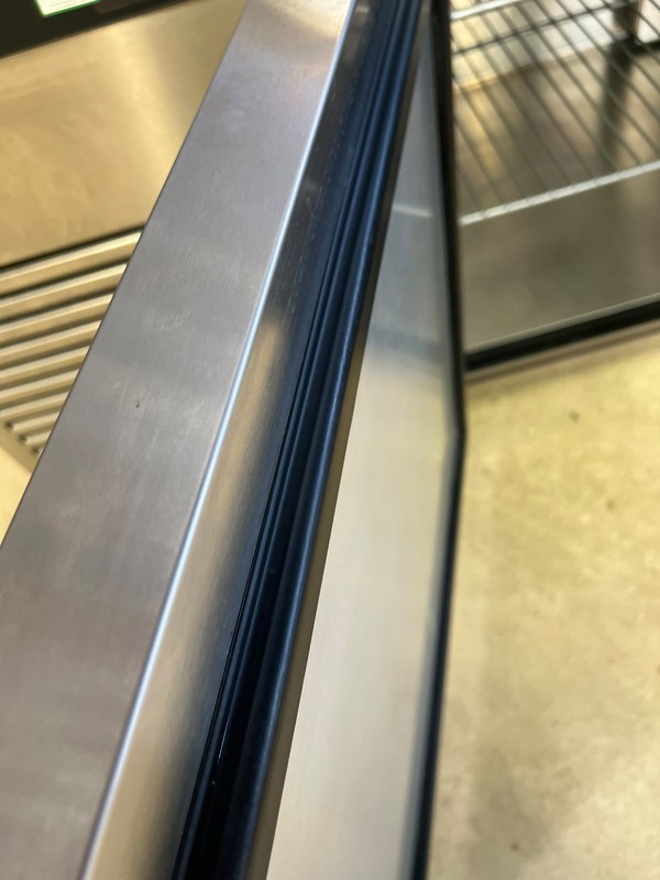 Bench fridge door seal