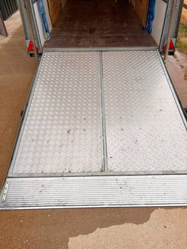 Ifor Williams BV126 with ramp door