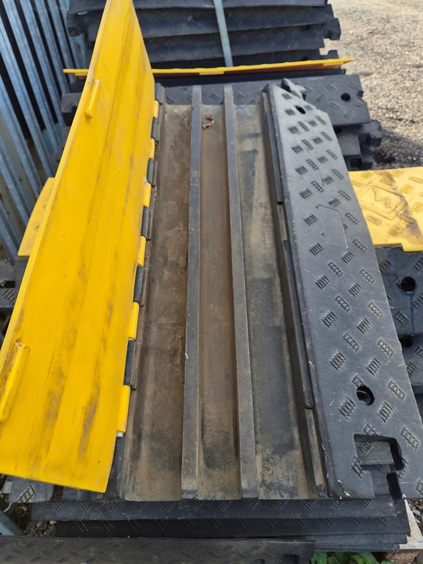 200x 3 Channel Cable Ramp 200x 3 Channel Cable Ramp