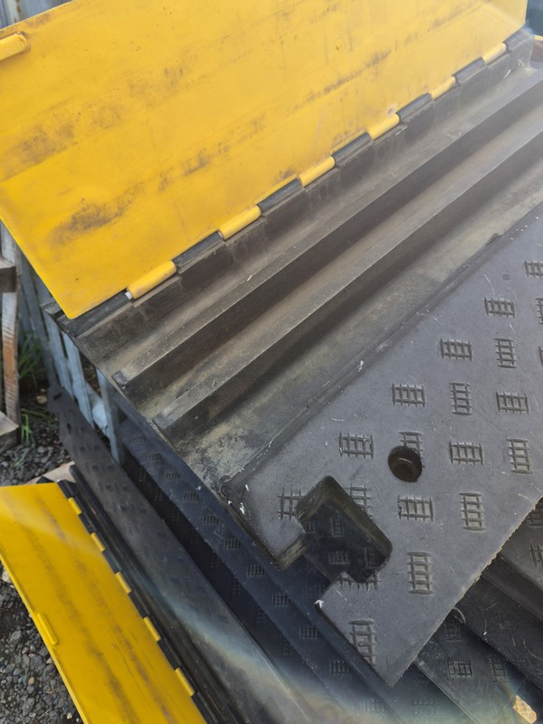 Second Hand 200x 3 Channel Cable Ramp Second Hand 200x 3 Channel Cable Ramp