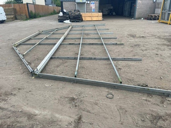 10m hip end floor