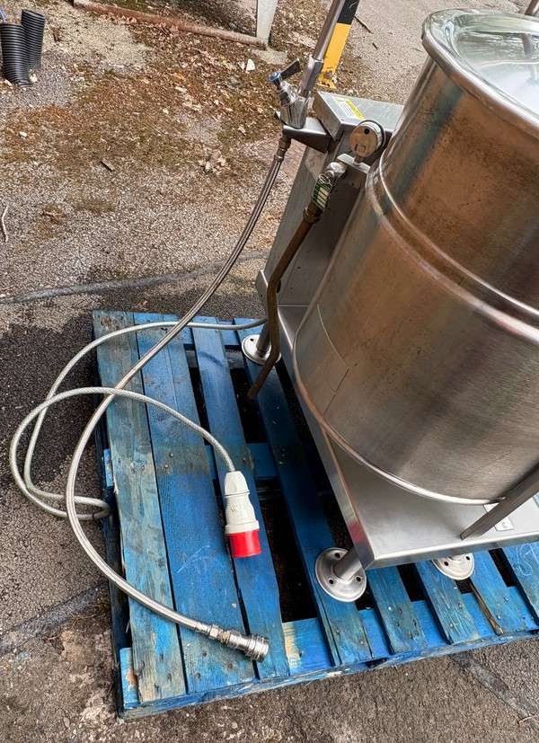 Used 76 Litre Electric Tilting Kettle Used 76 Litre Electric Tilting Kettle