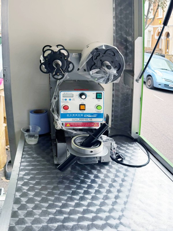 Catering truck with Phoenixes PH-79S Bubble tea sealing machne Catering truck with Phoenixes PH-79S Bubble tea sealing machne