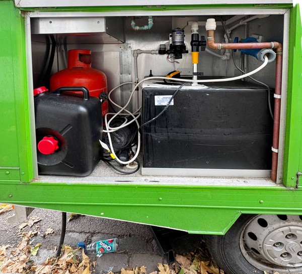 Gas / service locker Gas / service locker