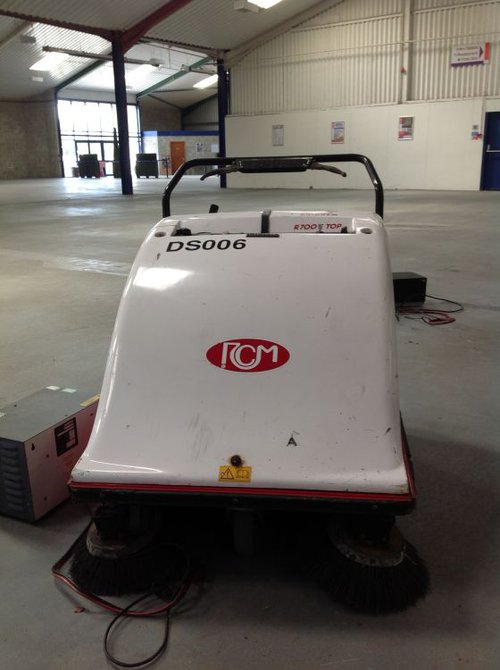 RCM Battery Operated Pedestrian Sweeper / Collector