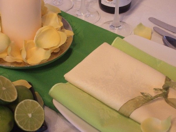 Lime and pale napkins