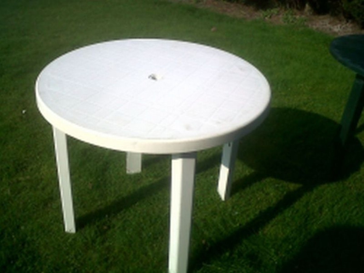Secondhand Websites Index page | Outdoor Furniture | White Plastic 3ft ...