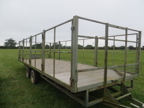 Toilet trailer with sides