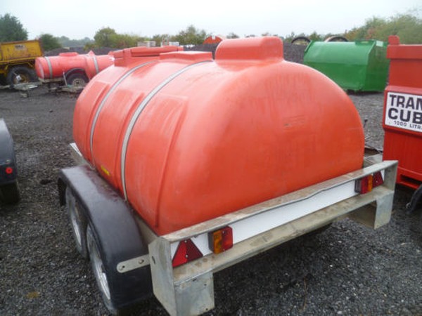 Liquid transport trailer