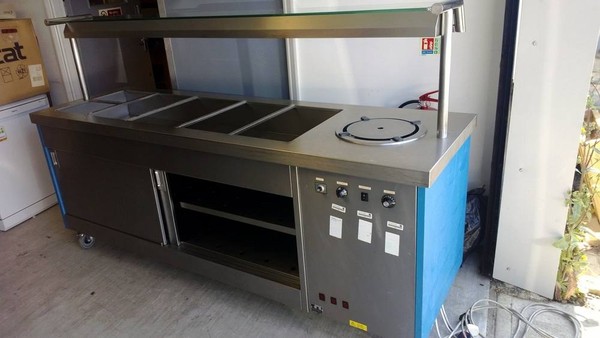 Heated servery with hot cupboard underneath