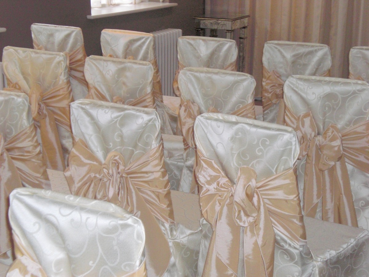 Secondhand Chairs And Tables Table Linen Ivory Swirl Damask