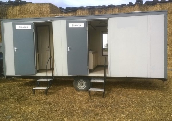 3x2 Mobile Toilet (Electric Mains – unit1) Gas Re-circ