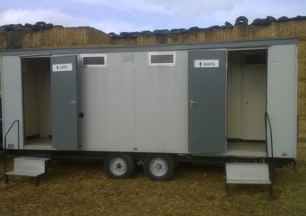 4x1 Mobile Toilet (Electric Mains) Gas Re-circ