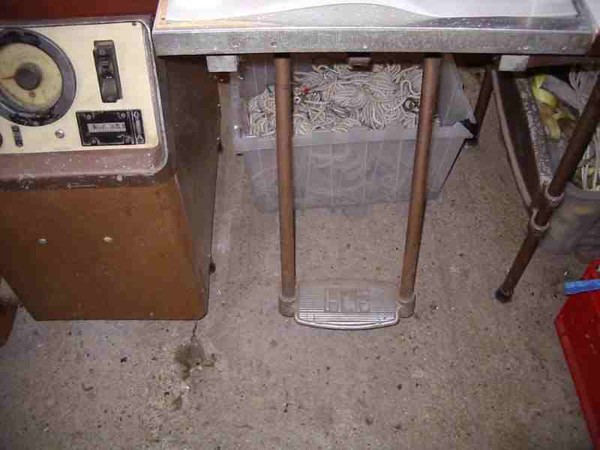 Foot operated PVC welder