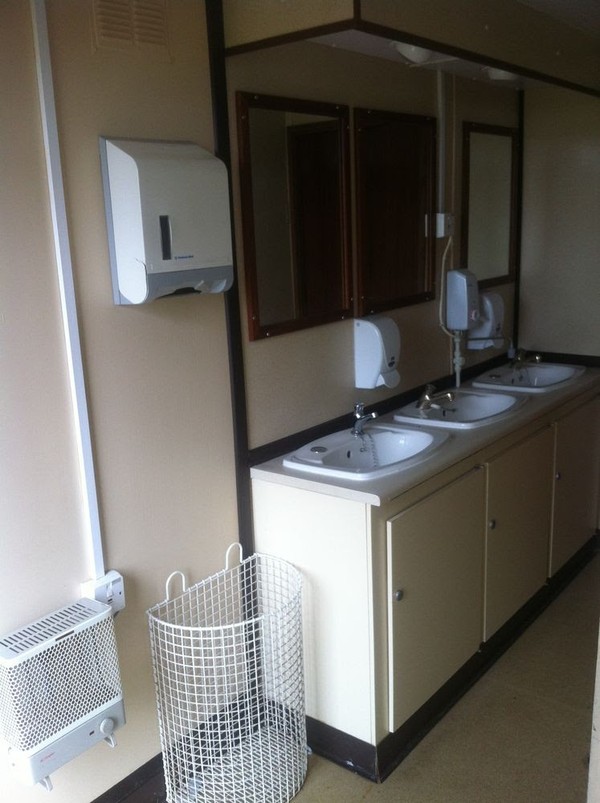 Toilet unit with wash basin area