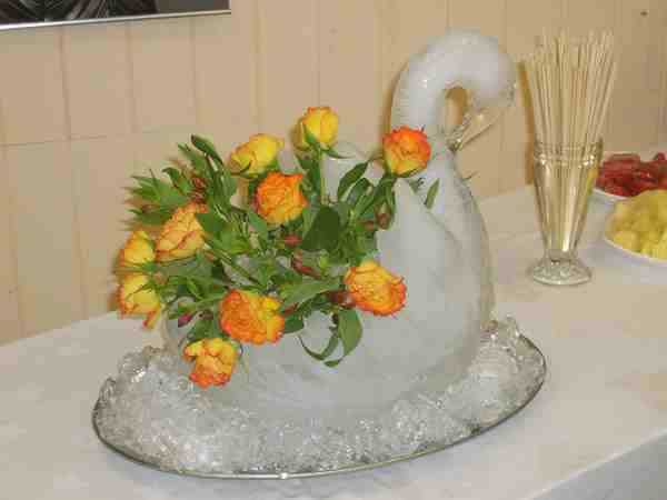 Swan Ice sculpture