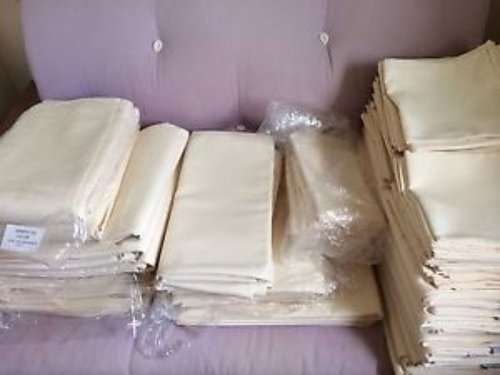 Second hand cream table linen Second hand cream table linen