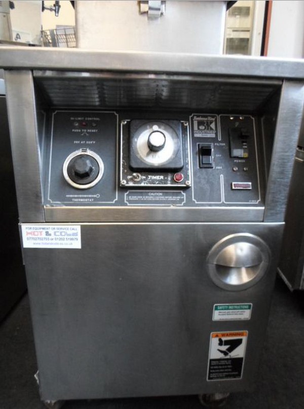 Barbecue King Commercial Gas Pressure Fryer controls
