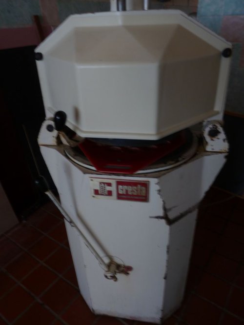 Cresta 30 piece Bun Roll Moulder Cresta 30 piece Bun Roll Moulder