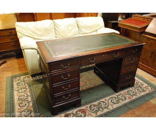 Edwardian Pedestal writing desk Edwardian Pedestal writing desk