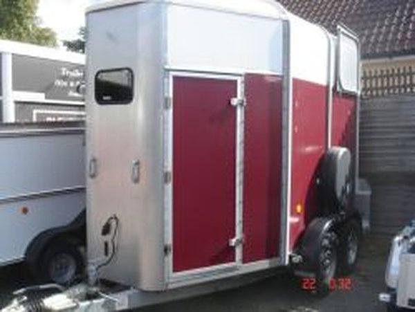 Ifor Williams HB505 (Red)
