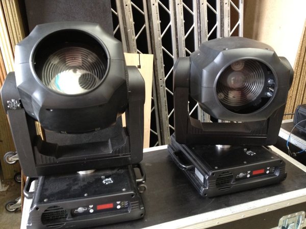 6 used 700 XS Moving Head Wash