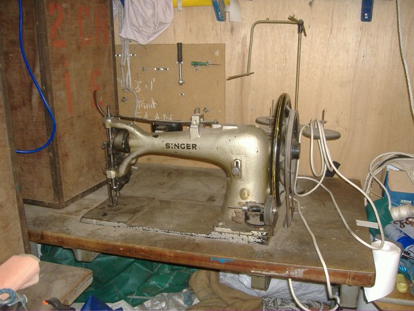 Industrial singer sewing machine leather