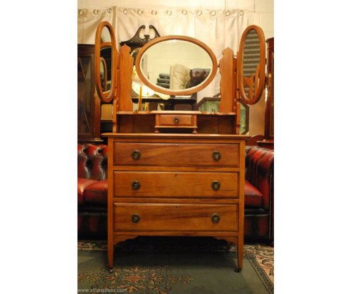 Beautiful Walnut Dressing Table with Triple Mirrors Beautiful Walnut Dressing Table with Triple Mirrors