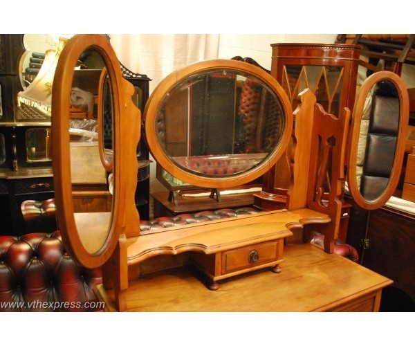 Beautiful Walnut Dressing Table with Triple Mirrors for sale