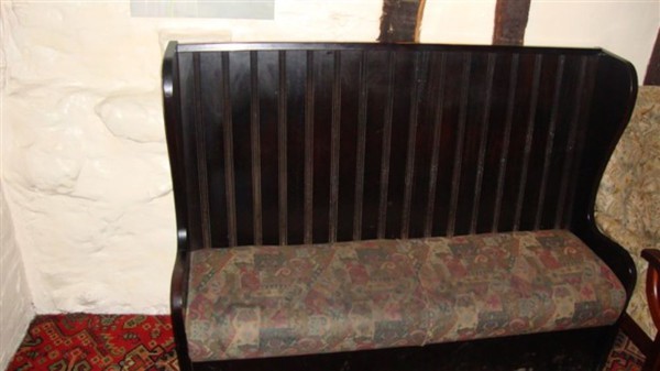 Vintage pub settle