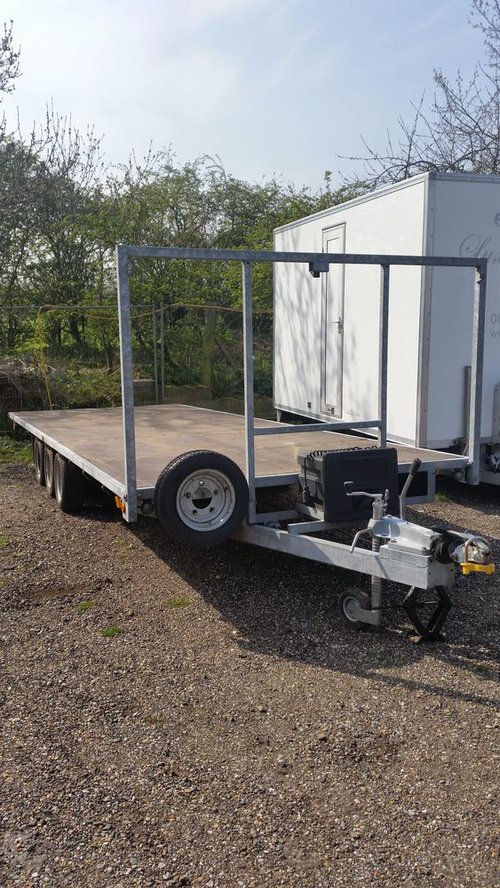 Trailer for 10x single toilet units.
