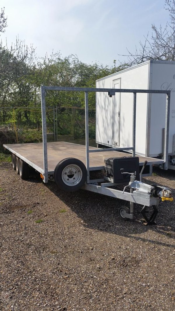 Trailer for 10x single toilet units. Trailer for 10x single toilet units.