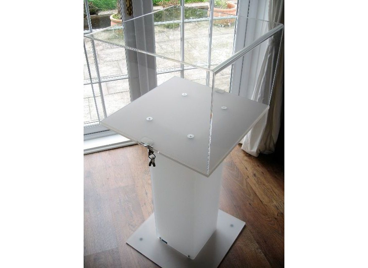 Secondhand Exhibition and Display Equipment Display Cases Portable