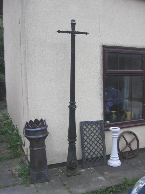 OLD VICTORIAN STYLE LAMP POST OLD VICTORIAN STYLE LAMP POST