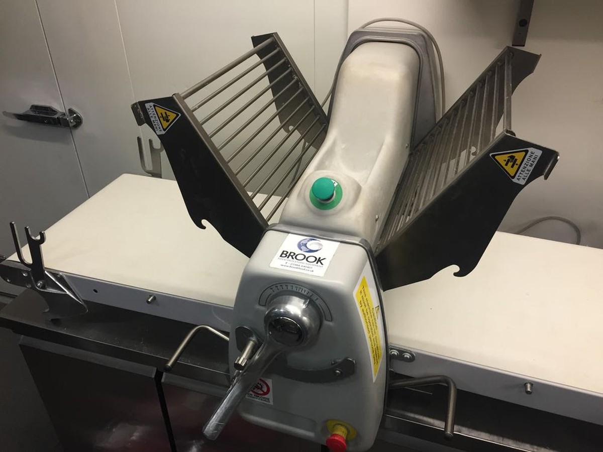 https://for-sale.used-secondhand.co.uk/media/used/secondhand/images/30808/tekno-stamap-pastry-dough-sheeter-london/1200/tekno-stamap-pastry-dough-sheeter-562.jpg