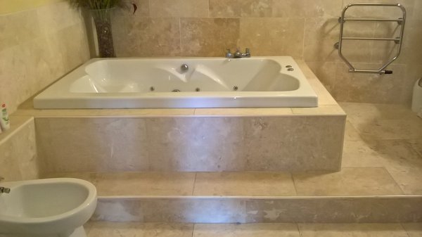 Complete Superior Bathroom Set Jacuzzi Bath