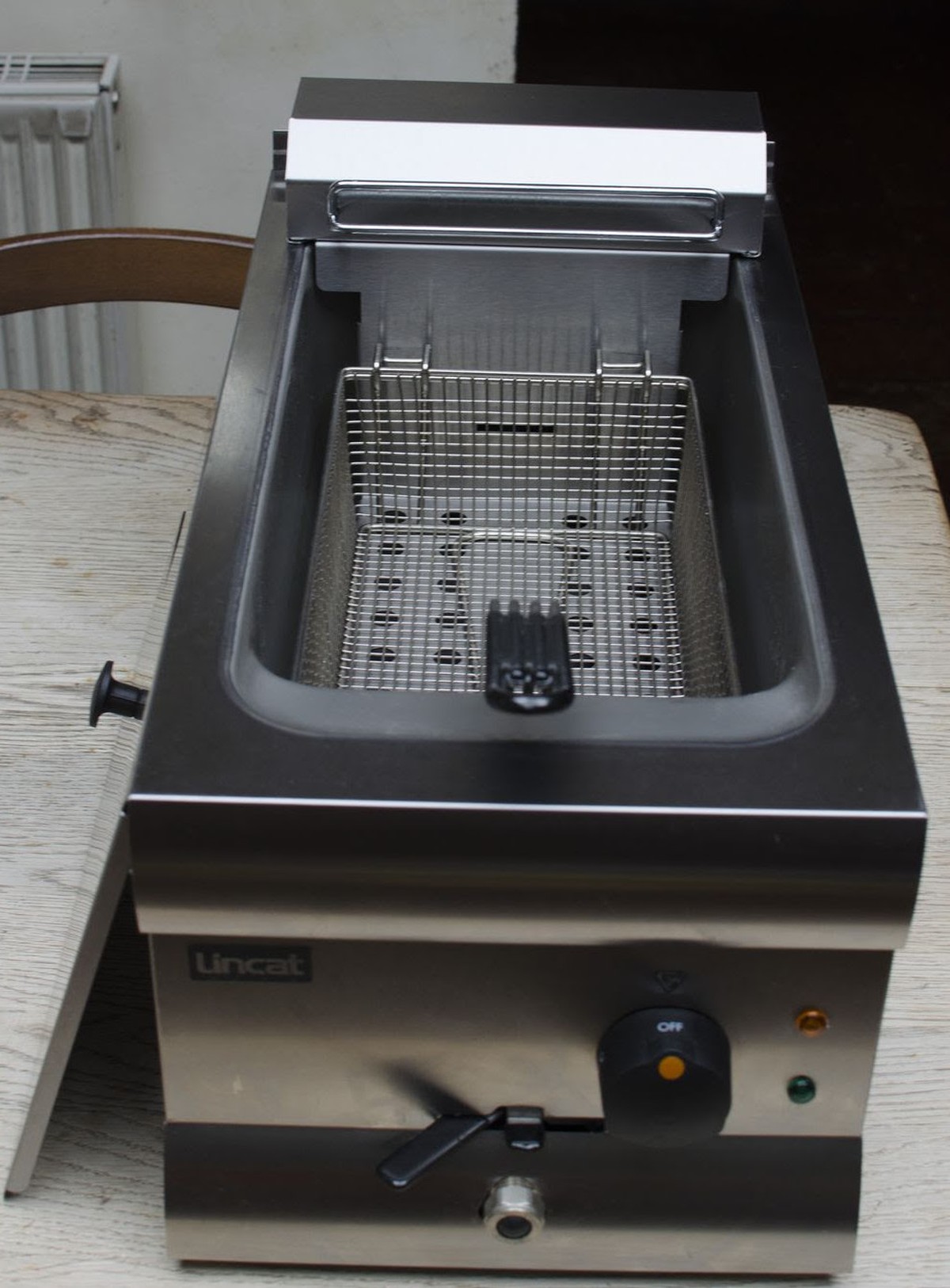 Secondhand Catering Equipment Electric Fryers Lincat DF33 Counter