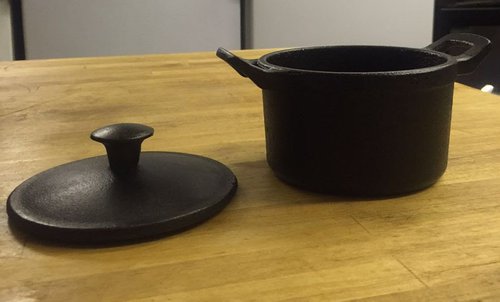 90x Cast Iron Casserole Pots 10X6cm 90x Cast Iron Casserole Pots 10X6cm